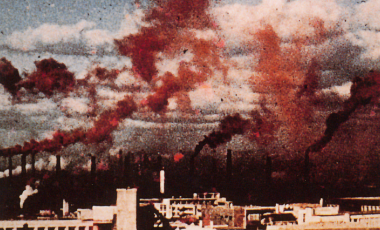 煙に覆われた空写真